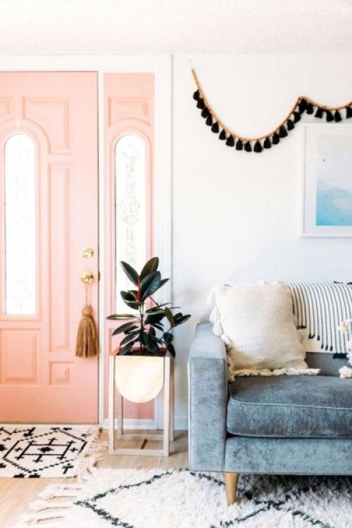 Двери цветные в интерьере. Как сделать свой дом особенным с помощью яркой двери 13