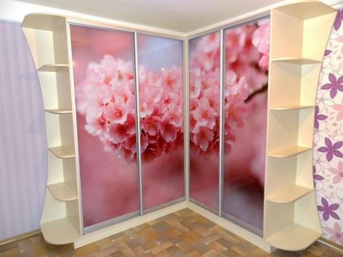 Шкаф купе угловой в гостиную. Шкафы-купе угловые: дизайн и его нюансы 03 Шкаф купе угловой в гостиную. Шкафы-купе угловые: дизайн и его нюансы 03