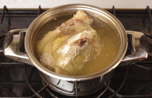 Какую крупу добавляют в рассольник. Как приготовить рассольник с перловкой и солеными огурцами — классический рецепт рассольника из говядины с пошаговыми фото