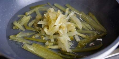 Какую крупу добавляют в рассольник. Как приготовить рассольник с перловкой и солеными огурцами — классический рецепт рассольника из говядины с пошаговыми фото 31 Какую крупу добавляют в рассольник. Как приготовить рассольник с перловкой и солеными огурцами — классический рецепт рассольника из говядины с пошаговыми фото 31