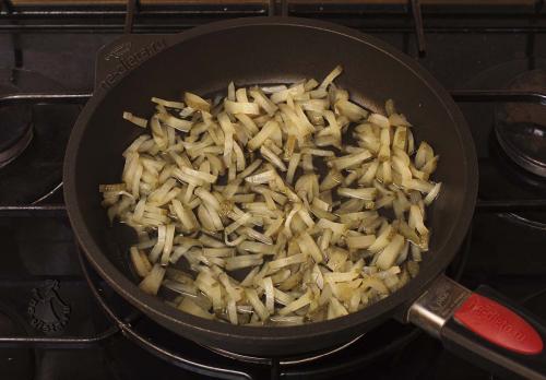 Какую крупу добавляют в рассольник. Как приготовить рассольник с перловкой и солеными огурцами — классический рецепт рассольника из говядины с пошаговыми фото