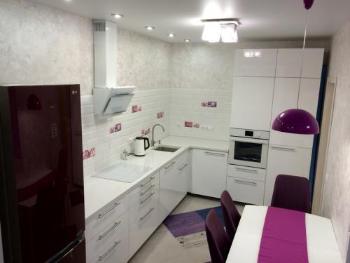 Дизайн кухни с балконом 12 кв м. Как разместить мебель?