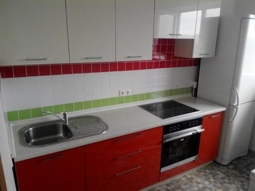 Расположение мойки в угловой кухне. Что выбрать в зависимости от размера и интерьера помещения