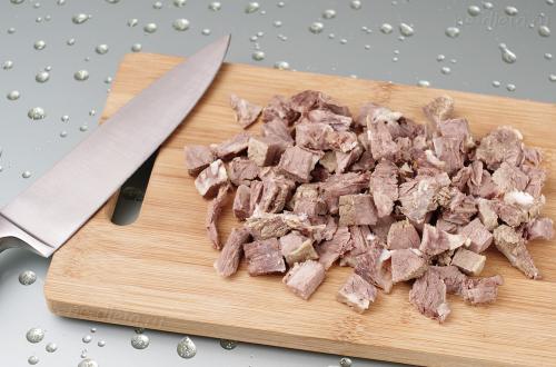 Какую крупу добавляют в рассольник. Как приготовить рассольник с перловкой и солеными огурцами — классический рецепт рассольника из говядины с пошаговыми фото