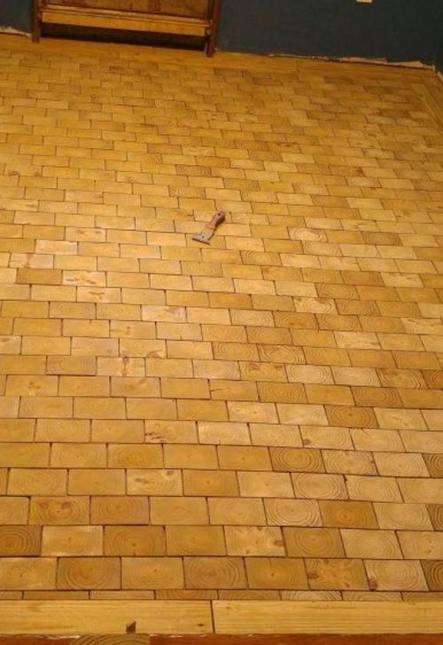 Как сделать красивый деревянный пол. Хотите сделать новый пол, но нет денег? Деревянные бруски помогут вам сэкономить