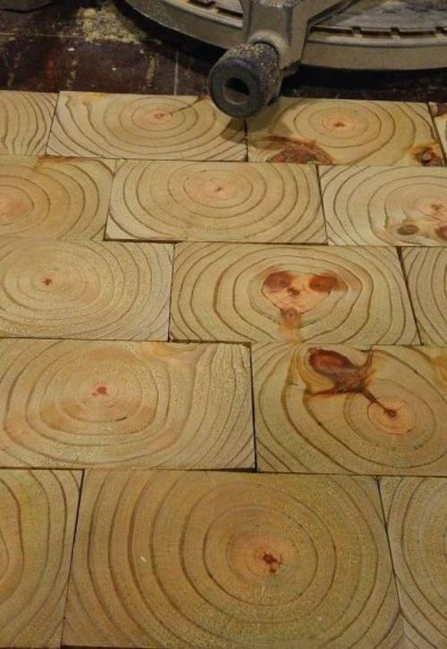 Как сделать красивый деревянный пол. Хотите сделать новый пол, но нет денег? Деревянные бруски помогут вам сэкономить