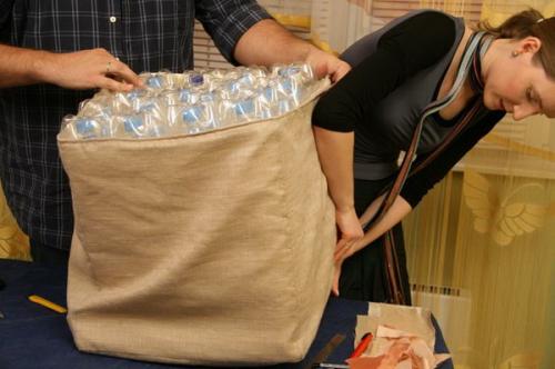 Пуфик из бутылок школа ремонта. Мягкий пуфик из пластиковых бутылок