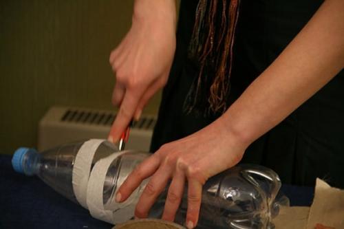 Пуфик из бутылок с описанием. Пуфик из пластиковых бутылок: изготавливаем маленький шедевр своими руками пошагово