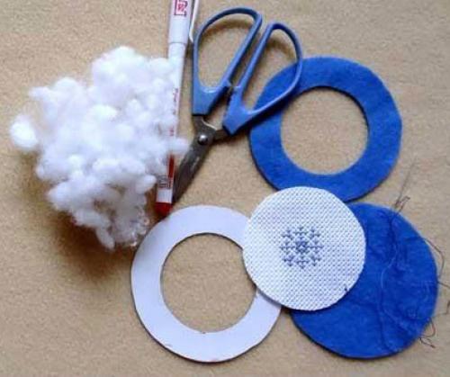 Елочные игрушки из ткани своими руками 01