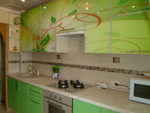 Обои для кухни под зеленый гарнитур. Где рекомендовано использовать цвет