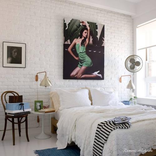 Интерьер с белой кирпичной стеной.  Чем привлекательна стена из белого кирпича?