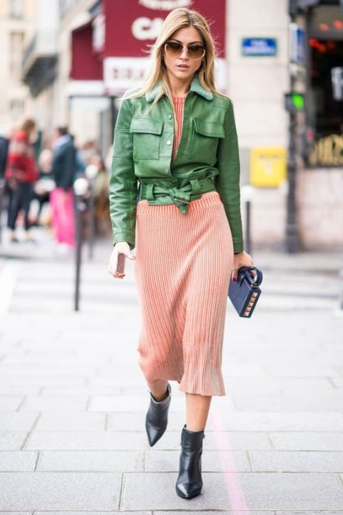 Сочетание розового и синего. Можно ли сочетать розовый и зеленый? Ищем ответ в образах модных блогеров