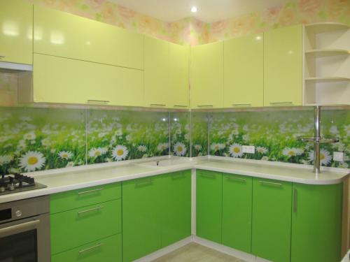 Обои для кухни под зеленый гарнитур. Где рекомендовано использовать цвет