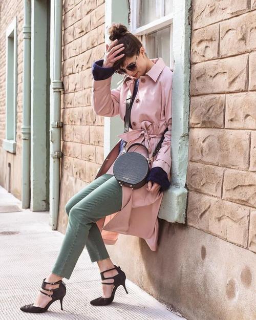 Сочетание розового и синего. Можно ли сочетать розовый и зеленый? Ищем ответ в образах модных блогеров