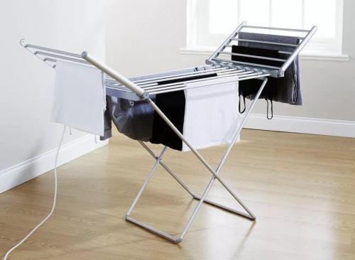 Как сушить белье при высокой влажности. Почему сушка белья в комнате — шаг к болезни?