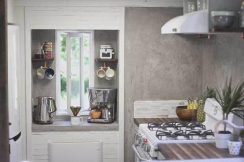 Дома на колесах маленькие. Небольшой дом на колёсах с роскошной кроватью и кухней