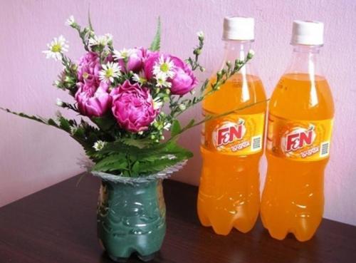 Ваза из пластиковой бутылки и ниток. Как из пластиковой бутылки сделать вазу