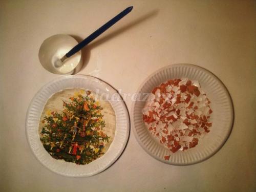 Декупаж с яичной скорлупой. Декупаж подноса из дерева яичной скорлупой 25