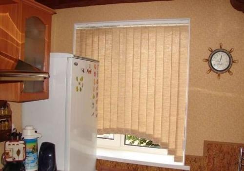 Кухня без штор. Популярные модели штор для маленькой кухни