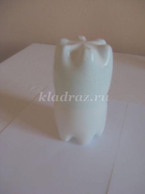 Как сделать из бутылки пингвина. Пингвин из пластиковых бутылок своими руками. Мастер-класс 04