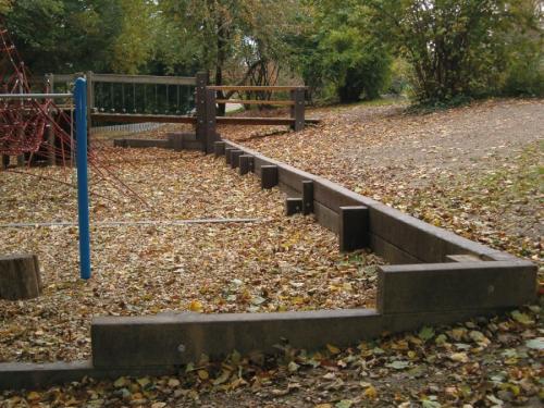 Бордюр в огороде своими руками. Садовый бордюр: варианты установки и изготовления своими руками стильных и красивых ограждений