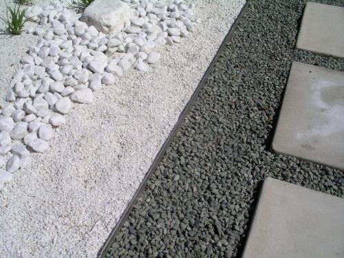 Бордюр в огороде своими руками. Садовый бордюр: варианты установки и изготовления своими руками стильных и красивых ограждений