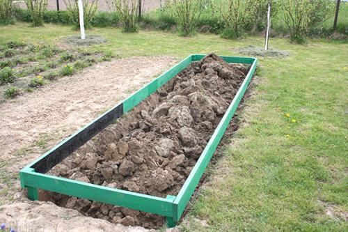 Бордюр для грядок своими руками. Бордюр из дерева — всё в ваших силах 03