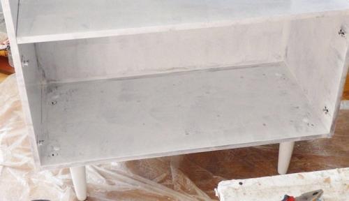 Как покрасить старый буфет. Как преобразить старый советский сервант