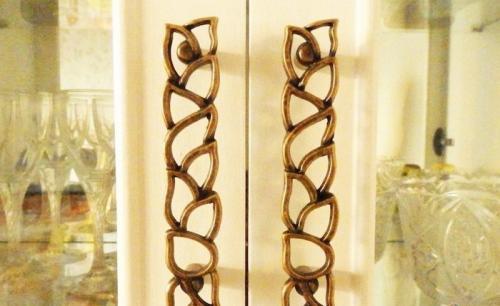 Как покрасить старый буфет. Как преобразить старый советский сервант