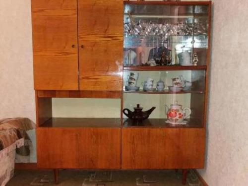 Как покрасить старый буфет. Как преобразить старый советский сервант