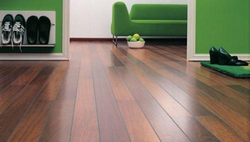 Чем мыть ламинат. Мытьё ламината в доме – советы профессионалов