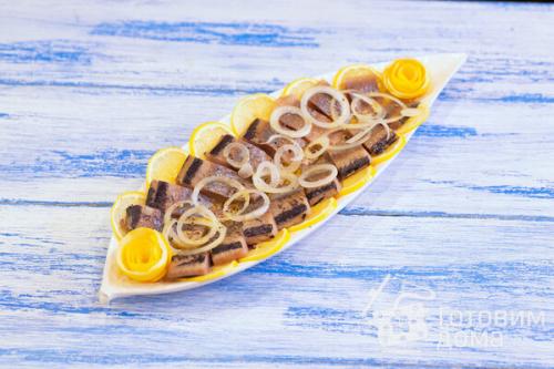 Как одним движением очистить селедку от костей. Как быстро почистить селедку на филе без костей 03