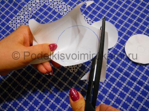 Ландыши из бутылок пластиковых. Простые и трогательные цветочки из пластиковых бутылок без окраски 21