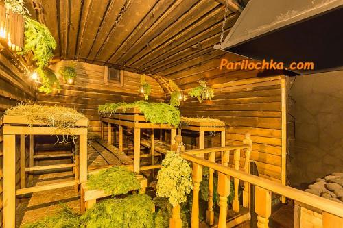 Стены из необрезной доски. Внутренняя отделка