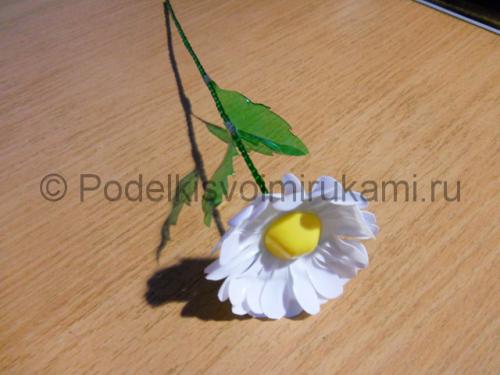 Ландыши из бутылок пластиковых. Простые и трогательные цветочки из пластиковых бутылок без окраски 29