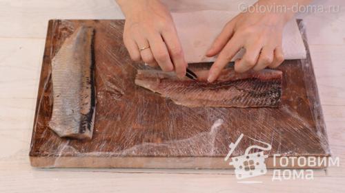 Как одним движением очистить селедку от костей. Как быстро почистить селедку на филе без костей 01