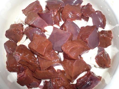 Как правильно готовить печень говяжью. Как приготовить печень говяжью на сковороде, чтобы она была мягкой и вкусной?