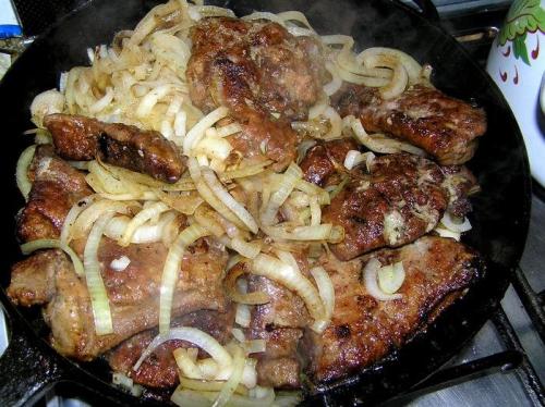 Как правильно готовить печень говяжью. Как приготовить печень говяжью на сковороде, чтобы она была мягкой и вкусной?