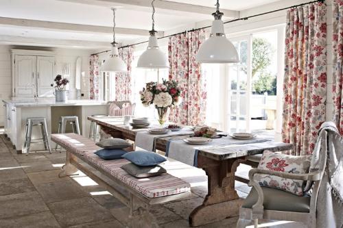 Какие сейчас модные шторы на кухню. Длинные или короткие тюли: что выбрать, преимущества и недостатки