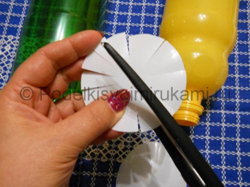 Ландыши из бутылок пластиковых. Простые и трогательные цветочки из пластиковых бутылок без окраски 22