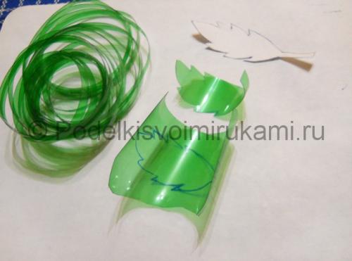 Ландыши из бутылок пластиковых. Простые и трогательные цветочки из пластиковых бутылок без окраски 24