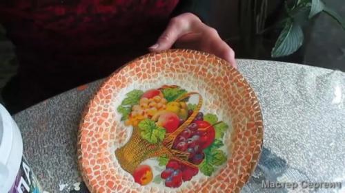 Декупаж тарелок с яичной скорлупой. Декупаж тарелки яичной скорлупой (кухонный декор)