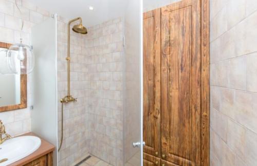 Плитка декор для ванной. 6 правил и 4 типа плитки в ванную 04