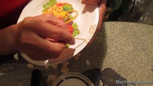 Декупаж тарелок с яичной скорлупой. Декупаж тарелки яичной скорлупой (кухонный декор)