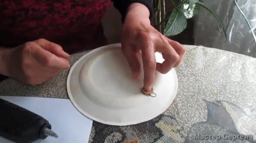 Декупаж тарелок с яичной скорлупой. Декупаж тарелки яичной скорлупой (кухонный декор)