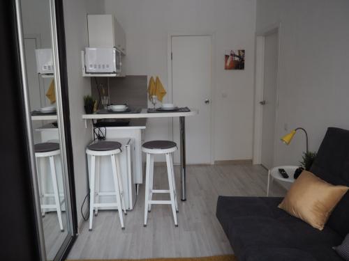 Дизайн комнаты 13 кв м с диваном. Как мы комнату 13,5 кв.м. превратили в мини-студию