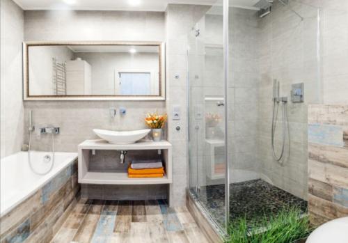 Плитка декор для ванной. 6 правил и 4 типа плитки в ванную