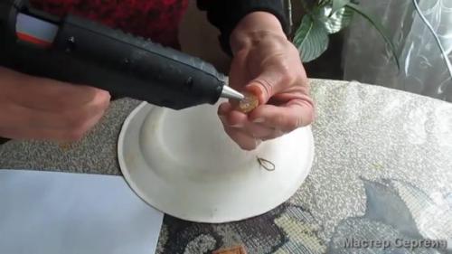 Декупаж тарелок с яичной скорлупой. Декупаж тарелки яичной скорлупой (кухонный декор)