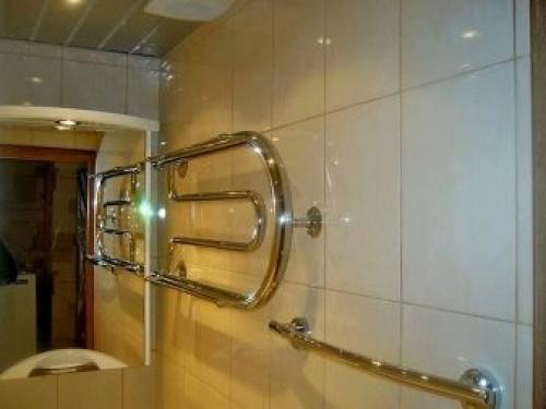 Что лучше электрический полотенцесушитель или водяной. Водяной 05