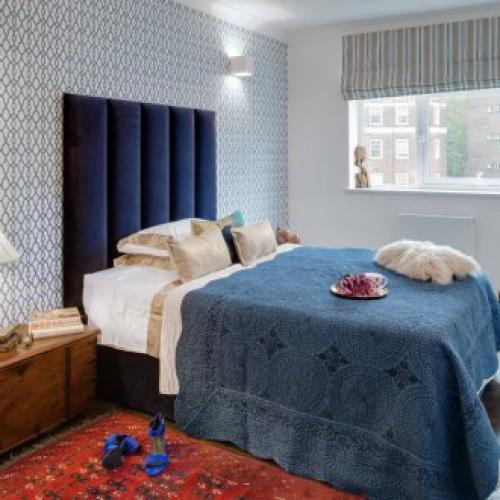 Обои с крупным рисунком в интерьере. Геометрия и полоска